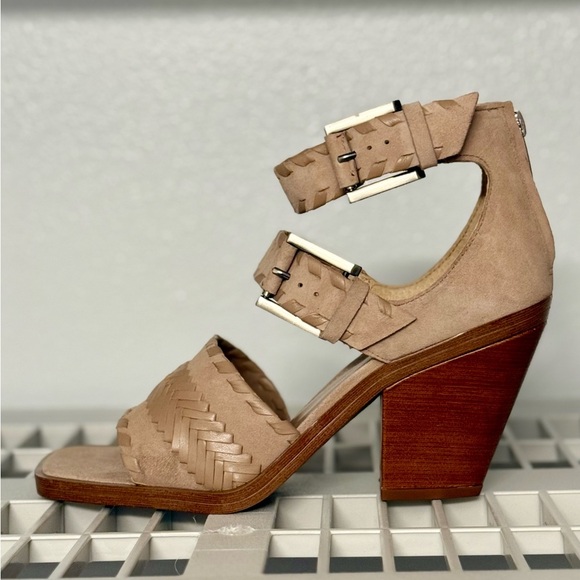 NWOB Vince Camuto Suraylin Truffle Taupe Heeled‎ Sandal - Picture 2 of 9